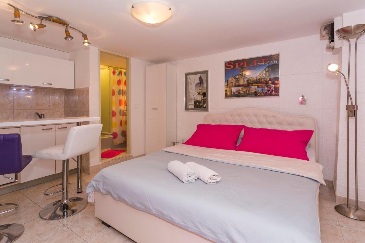 Modern And Practical Studio In The Heart Of Spalato Esterno foto