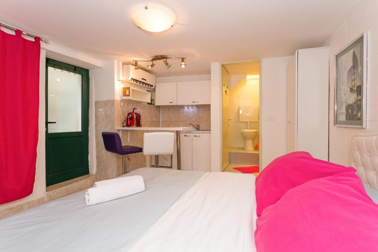 Modern And Practical Studio In The Heart Of Spalato Esterno foto